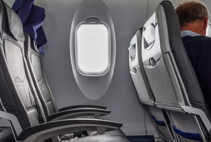 Riesgos de dormirse en el avión antes de que despegue.jpg