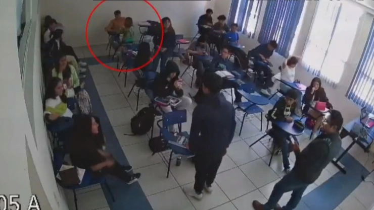 Joven ahizo llave china compañera escuela vinculado proceso libre