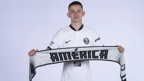Álvaro Fidalgo renueva contrato con América