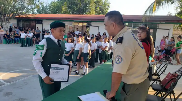 Reconocen en Jalisco a niño que salvó vida de su prima de tres años