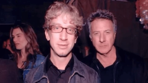 Captan a Andy Dick inconsciente en la calle; ¿quién es, cuántos años tiene y en dónde ha trabajado.png