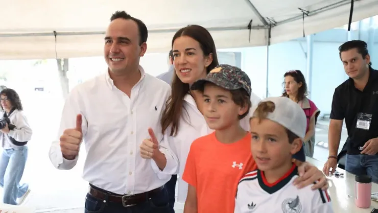 Elecciones Coahuila: Vota el gobernador Manolo Jiménez