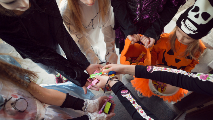 Por qué regalan dulces en Halloween