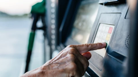 La mejor vía para pagar la gasolina y deducir frente al SAT