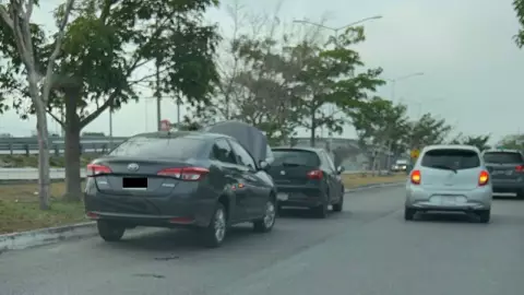 Dos accidentes automovilísticos detienen tráfico en Mérida