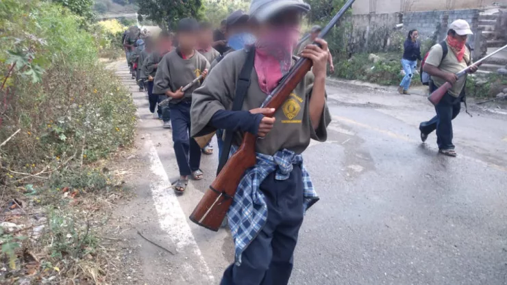 niños armas.jpg