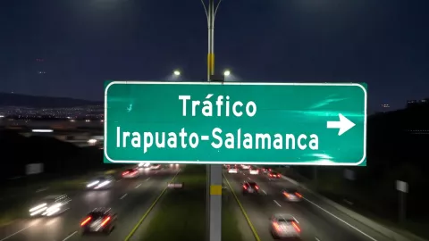¡TRÁFICO INTENSO en dos puntos específicos! Así la carga vehicular sobre la carretera Irapuato-Salamanca hoy jueves 5 de febrero.jpg