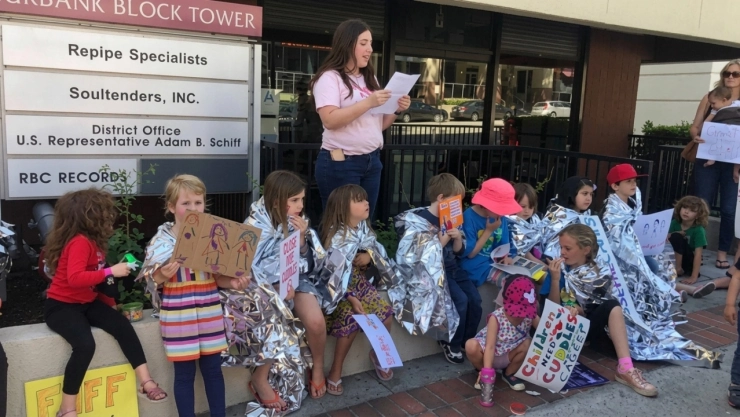 Casey Revkin es considera como el “Hada Madrina” de los niños migrantes