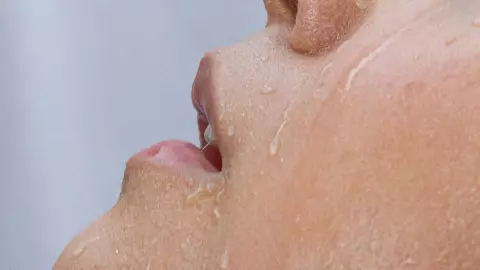 El sudor puede hacer que aumente la producción de sebo