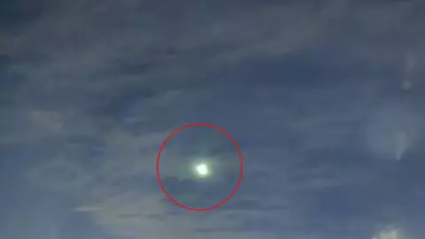 Esta es la bola de fuego verde que ha iluminado el cielo; qué es y porqué sucede