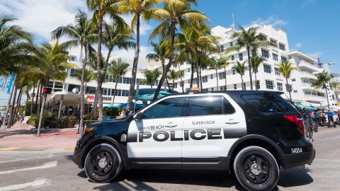 Un coche de policía en Miami Beach.
