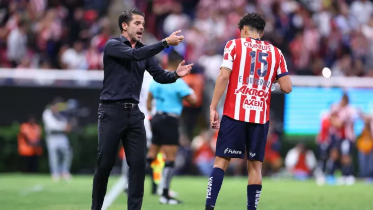 Fernando Gago sale de Chivas