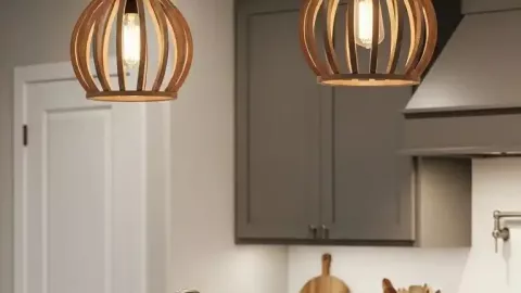 Cocina con lámparas colgantes