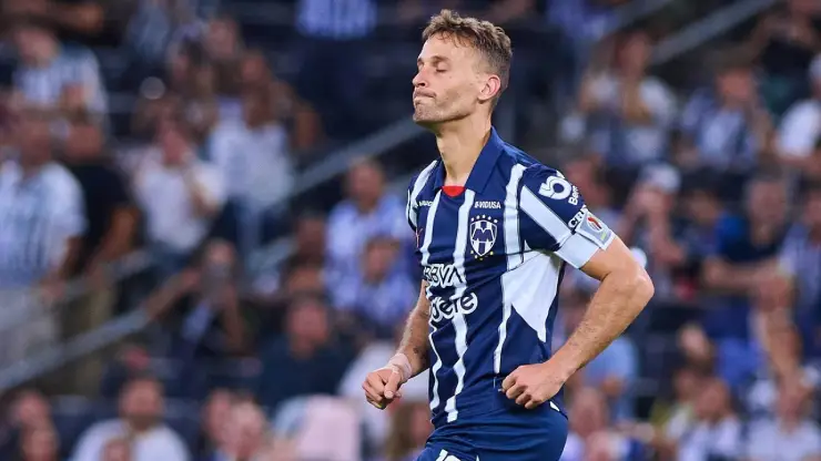Sergio Canales vs Austin.jpg