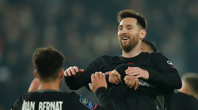 Messi celebra su primer gol en la Ligue 1