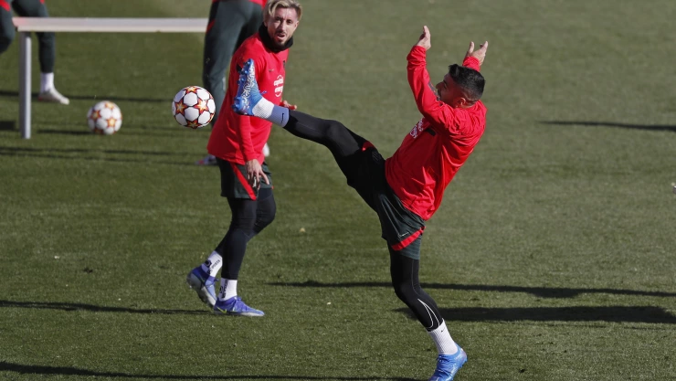Héctor Herrera está entre los cinco positivos a COVID-19 en el Atlético de Madrid