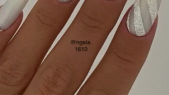 10 ideas de uñas copo de nieve para presumir en Navidad