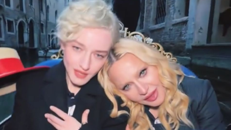 Julia Garner y Madonna