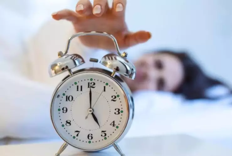 Por esta razón levantarse a las 5 de la madrugada hace más productivo el día; el club de las 5 AM