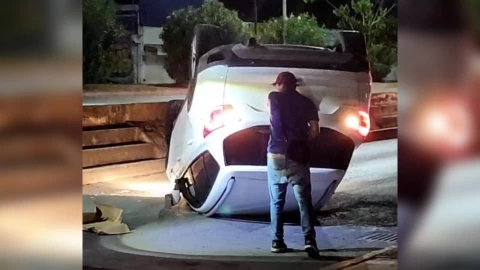 ¡Madrugada accidentada! Fuerte volcadura se registró la mañana de este viernes en la Av. López Portillo en Cancún: Esto se sabe