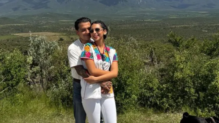 ¿Todo para ella? Filtran acta de matrimonio de Ángela Aguilar y Christian Nodal