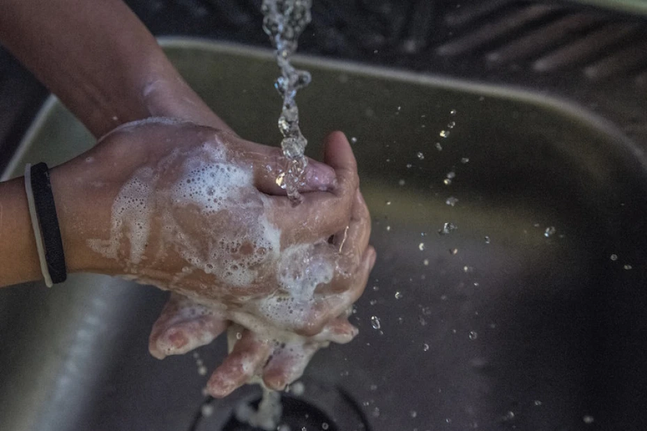 A pesar de que no ha sido confirmado un caso de “coronavirus” en el país, autoridades de salud han recomendado seguir las medidas de precaución que van desde el lavado continuo de las manos, así como el uso de cubrebocas, este en caso de que la persona.