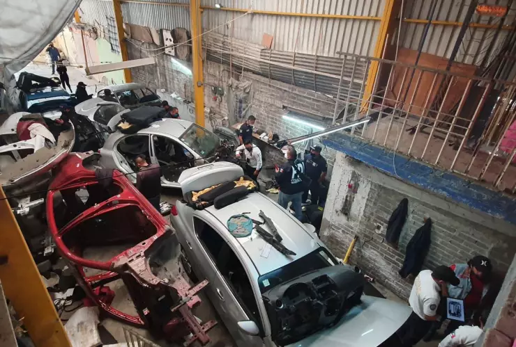 Siete carros con reporte de robo reciente fueron hallados desmantelados en Edomex