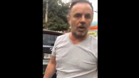 Al agresor se le hizo fácil estacionarse en el carril confinado a ciclistas, mientras esperaba a que su hijo saliera de natación.