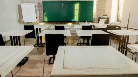 PORTADA hay clases mañana.jpg