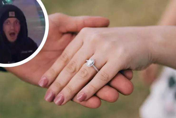 Nervios traicionan a novio y lanza anillo de compromiso desde 36 metros de altura