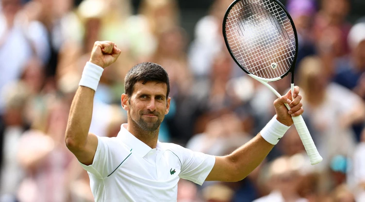 Novak Djokovic celebra su triunfo en Wimbledon