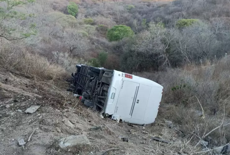 Volcadura en carretera Guadalajara-Tepic