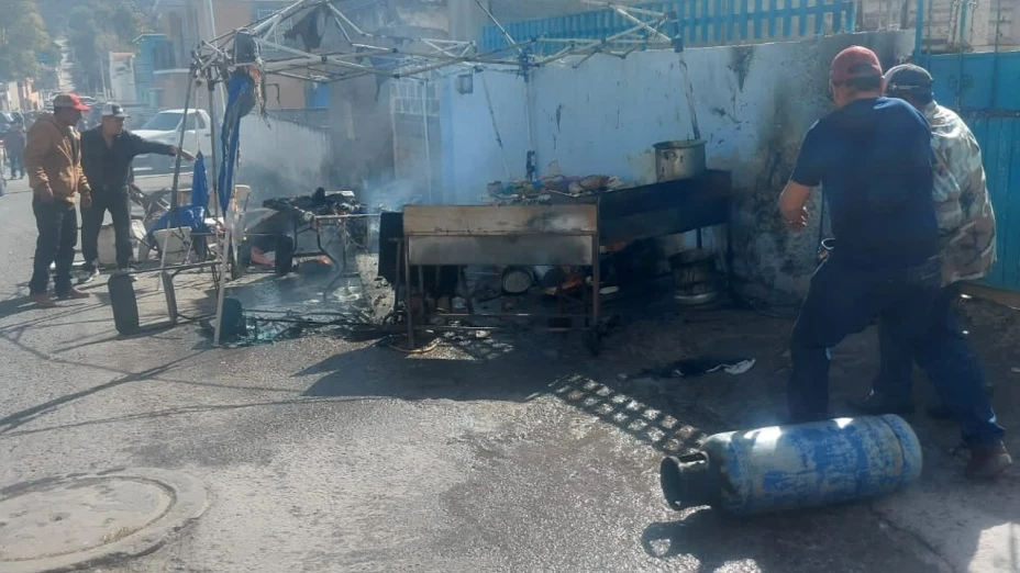 Explota tanque de gas que abastecía local de ‘antojitos’