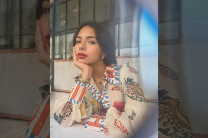 Angela labios rojos.jpg
