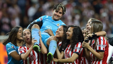 Blanca F&eacute;lix de Chivas Femenil al ganar el t&iacute;tulo Clausura 2022