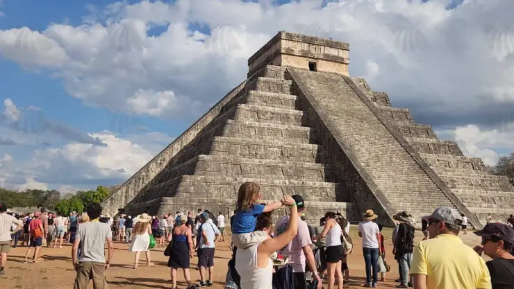 VIDEO_ Miles de asistentes se dan cita en Chichén Itzá para el Equinoccio de Primavera 2024