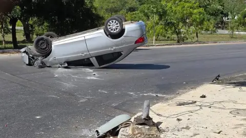 Fuerte accidente en Los Héroes deja caos vehicular en calles de Mérida