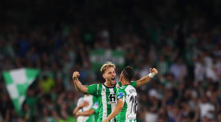 Andrés Guardado se despide de Sergio Canales