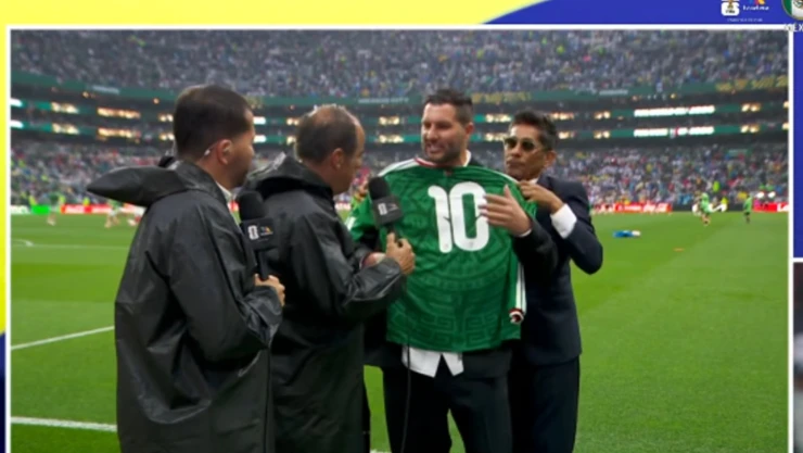 ÚLTIMA HORA: Gignac se pone la playera de México previo al partido vs Inglaterra