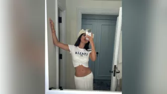 Su novia es Daniela Gallardo, una talentosa joven que ha captado la atención no solo por su belleza, sino también por su talento y personalidad.
Crédito: @danielagallard