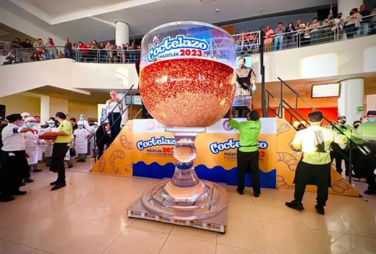 Récord Guinness Mazatlán con cóctel de camarón 2023