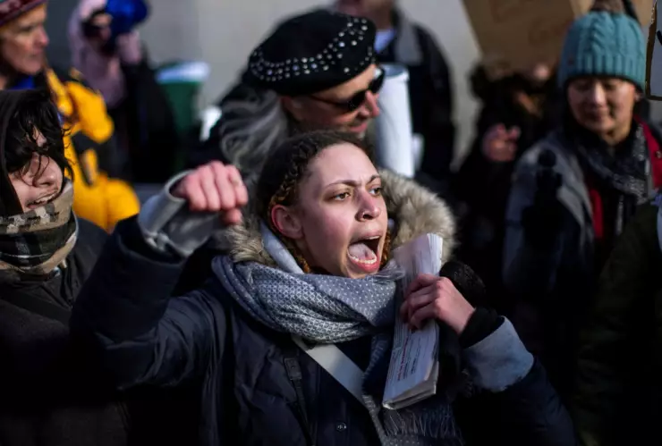 Cientos protestan en Estados Unidos contra redadas del ICE