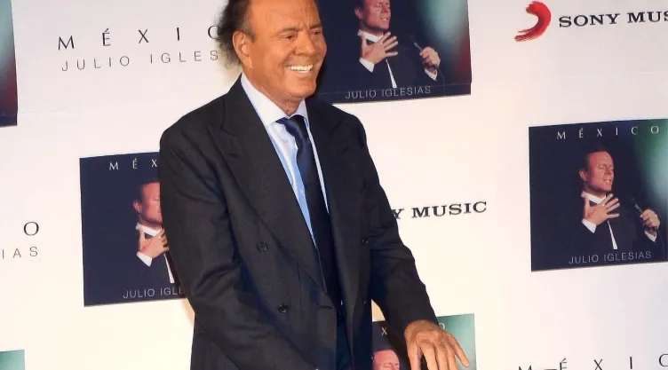 ÚLTIMA HORA Julio Iglesias, acusado de agresión sexual, acoso y abuso de poder por dos exempleadas