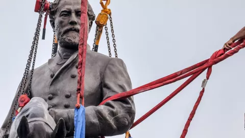 general confederado robert e. lee estatua.jpg
