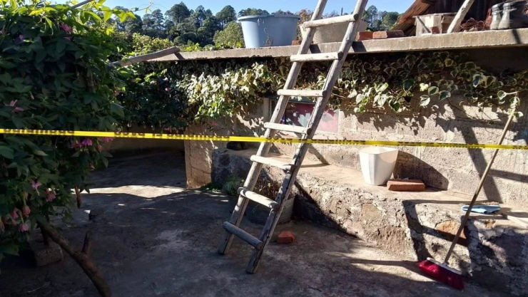 Hallan muerto a adulto mayor en casa de Tlaxcala; indagan aparente parricidio