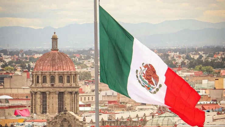 Moody’s deja a México a un paso del “abismo” crediticio: Recortan su calificación al límite de la ‘NO inversión’