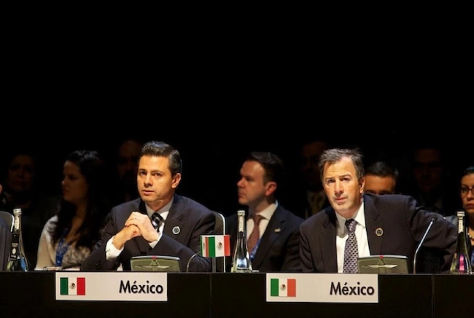 Enrique Peña Nieto, acompañado por el secretario de Relaciones Exteriores, José Antonio Meade