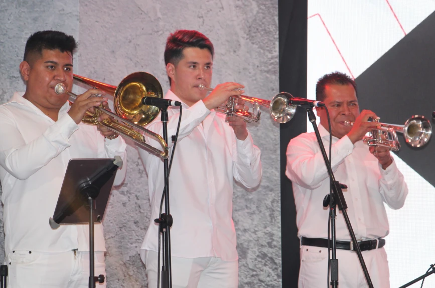 Gran ambiente se vivió durante la presentación.