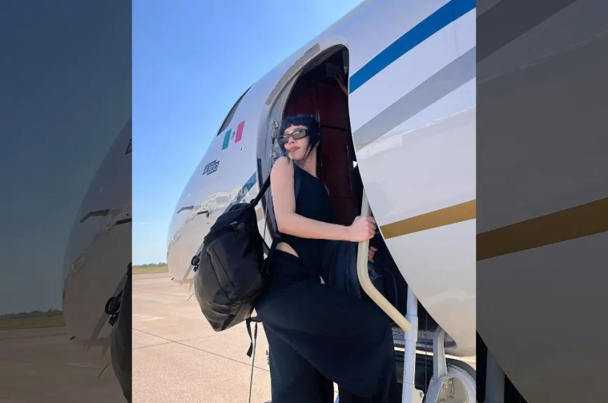 Danna avión.jpg