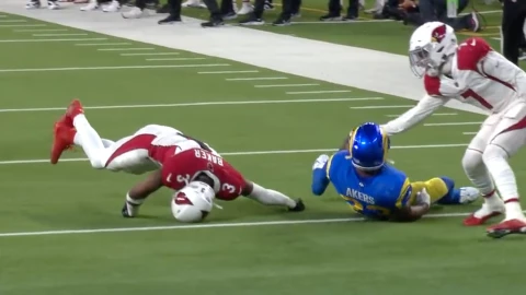 Golpe en la cabeza Budda Baker, jugador de los Cardinals de Arizona